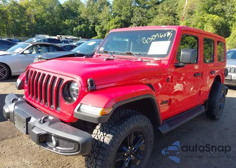 2021 Jeep Wrangler Unlimited Sahara Altitude 4X4 z USA, uszkodzony, nr VIN 1C4HJXEN1MW763385